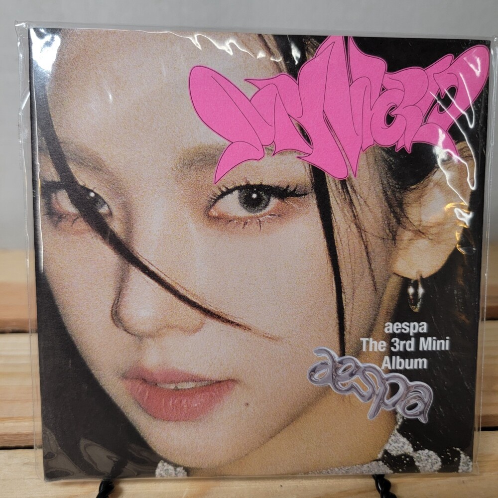 CD Aespa - MY WORLD - The 3rd Mini Album - POSTER Ver. [KARINA Pink Cover]